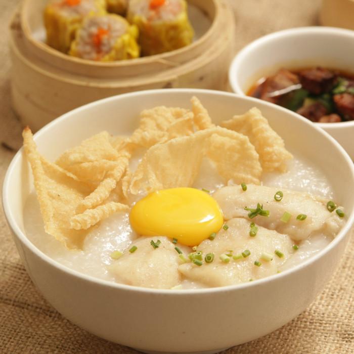 Fish Fillet Congee (comes with raw egg, fried chips and scallions)